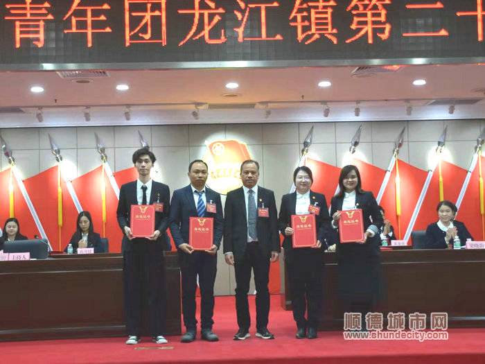 梁晓韵当选为新一届团委书记，邵梦玥当选为专职副书记。.jpg