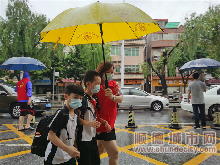 5.守护孩子风雨无改.jpg