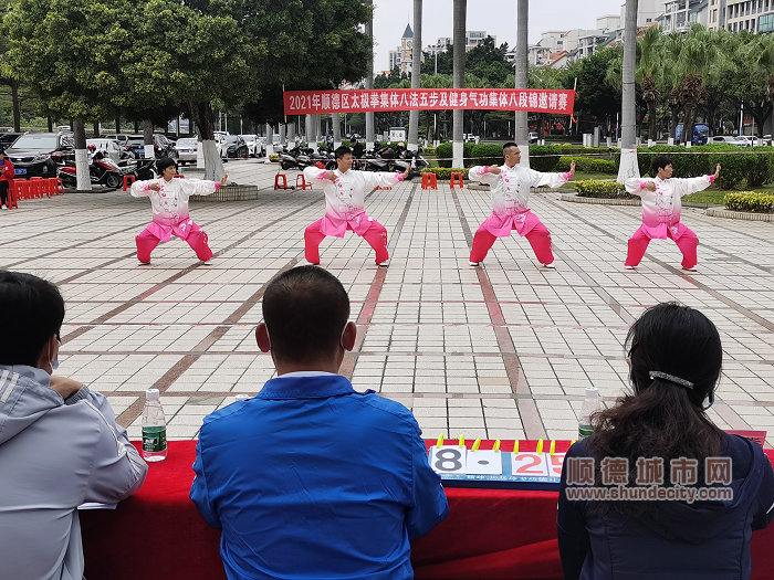 靓丽！大良河边的金吉咀公园的这场太极拳集体邀请赛精彩纷呈.jpg