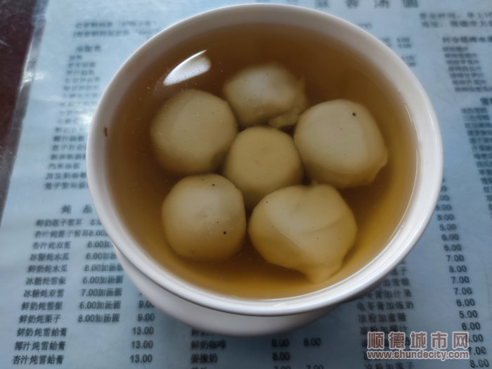 汤圆小巧玲珑，寓意团团圆圆，是深受顺德本地人喜爱的美食.jpg