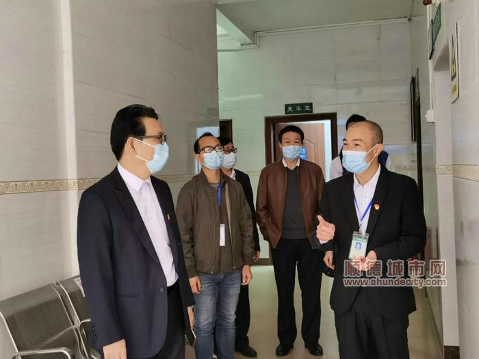 吴有荣一行到横山镇卫生院调研.jpg