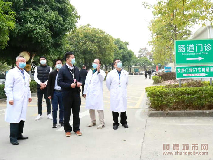 龙江镇长伍成亮一行调研龙江医院。.jpg