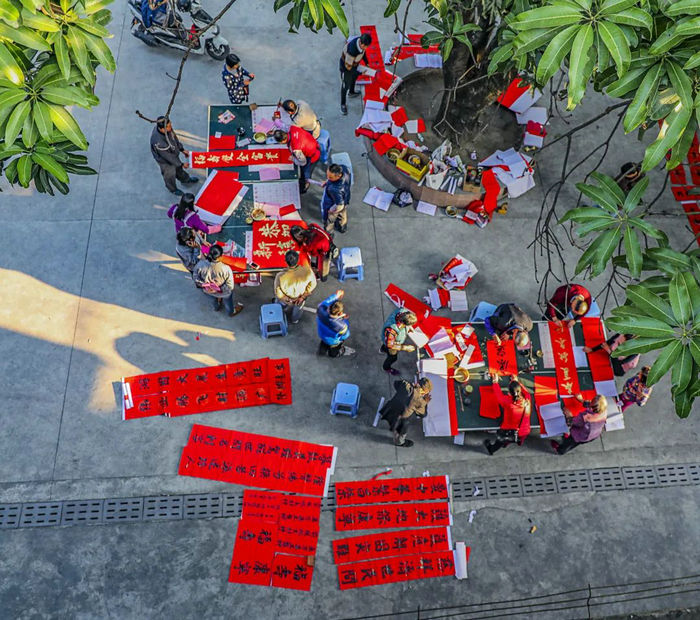 姚淑妍《下乡送春联》.jpg