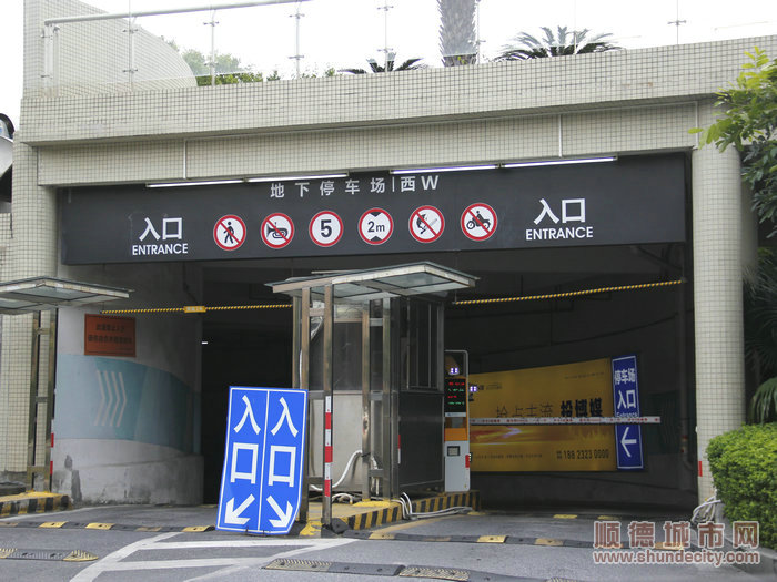 7盈信商圈停车位较充足。.JPG
