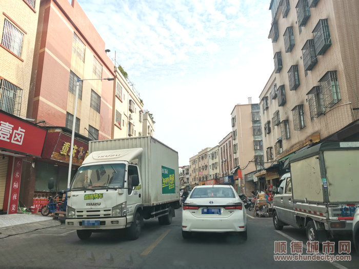 12周边道路都较窄，会车时通行效率慢。.jpg