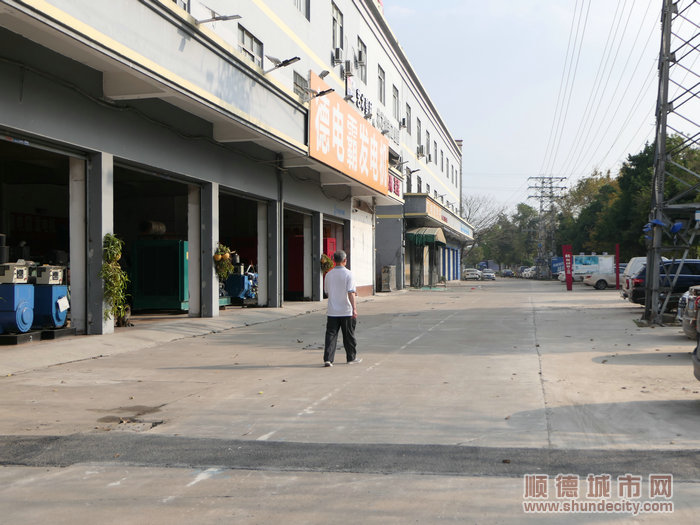 百安路北段道路干净整洁，居民出行更舒心。.jpg