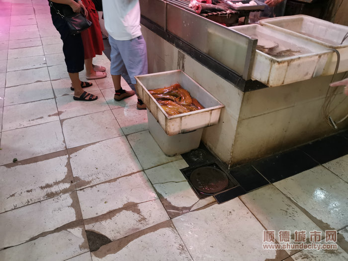 破损地面.jpg
