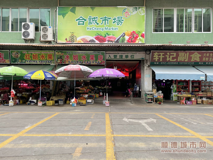 正门口.jpg