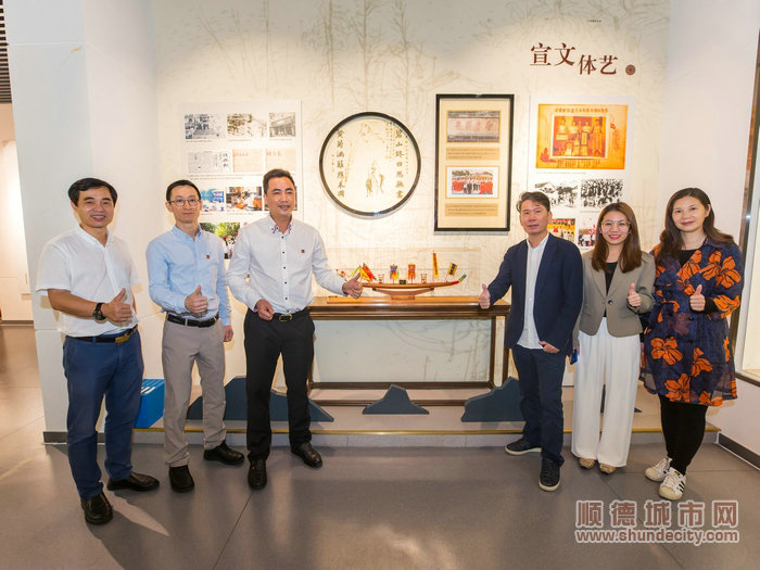 “富裕幸福龙舟仔”安装在区档案馆历史人文概览.jpg