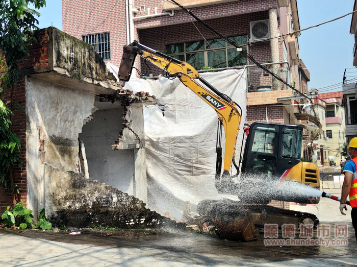 林头上涌“双响炮”拆违行动2。.jpg