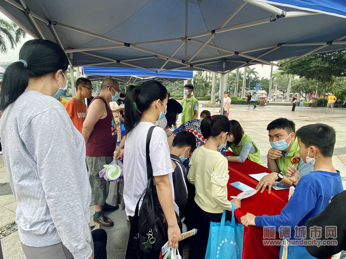 容桂司法所等部门在现场设置反诈宣传点。.jpg