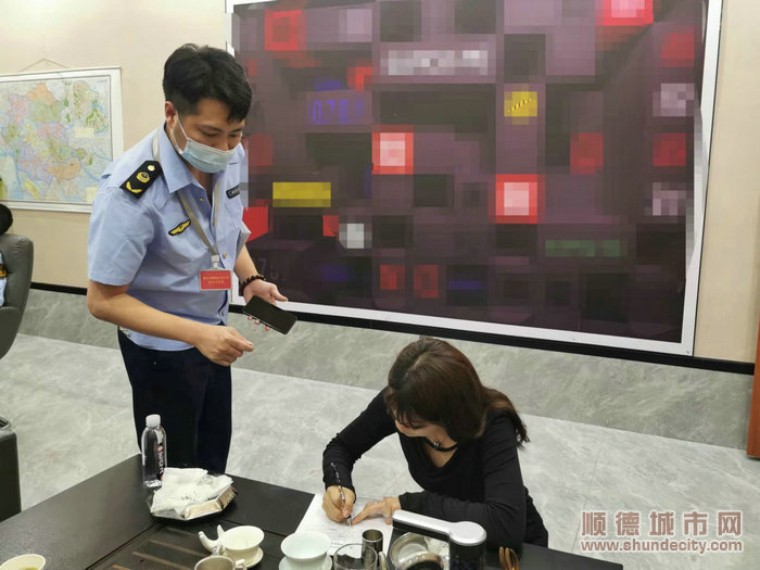 3龙江市监所近期依法查处辖区内某酒吧违法接纳未成年人的案件。.jpg