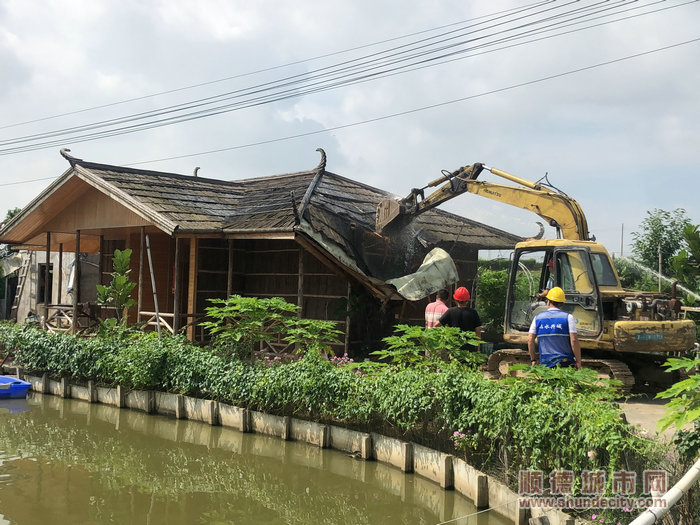 按照预定工作计划，开展涉违建筑拆除行动。.jpg