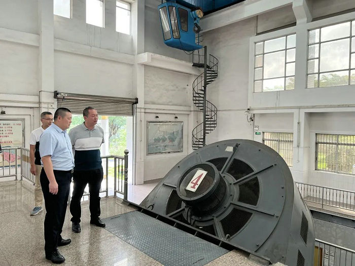 驻区住房城乡建设和水利局纪检监察组赴大良街道桂畔海水利枢纽工程、顺德第一联围逢沙堤段和新河水闸工程开展河湖和水利工程综合检查.jpg