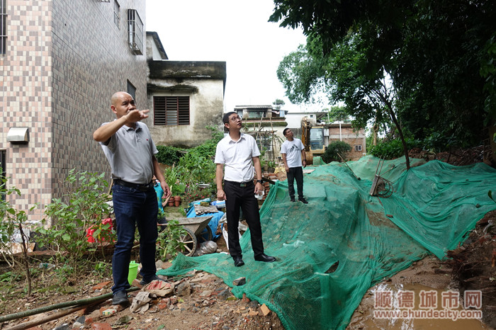 检查组到南霞上街六巷（FSD155）地质灾害隐患点治理工程巡查。.jpg