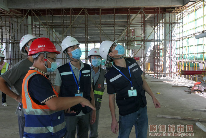 除了应急演练，执法人员还会去往工地进行安全巡查工作2。.jpg