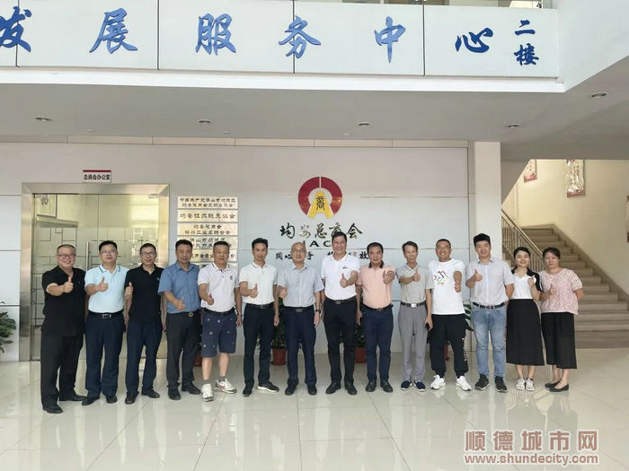 众人合影留念。.jpg