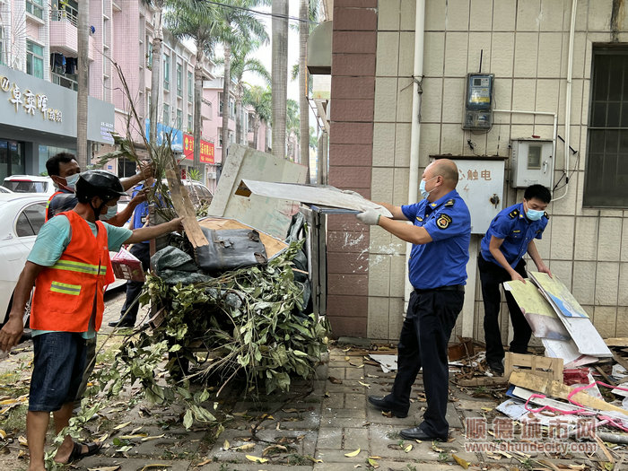 对杂物进行清理。.jpg