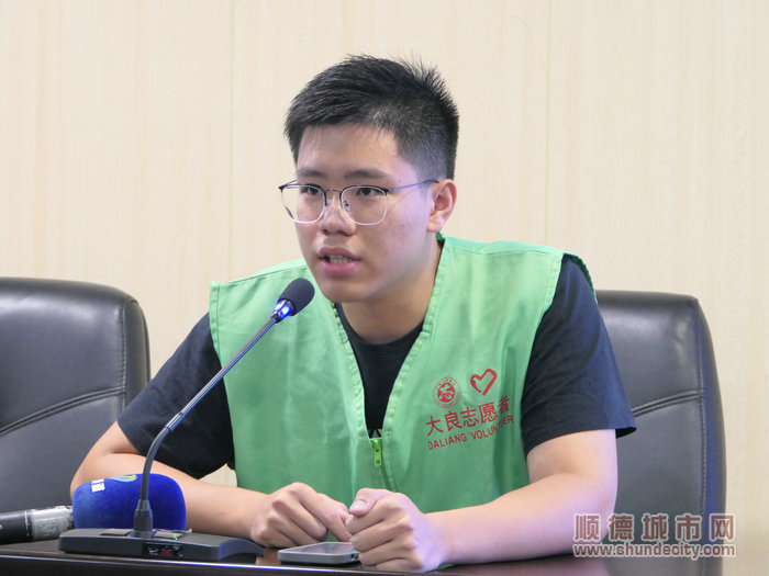 志愿者代表陈豪佳分享感受。.jpg