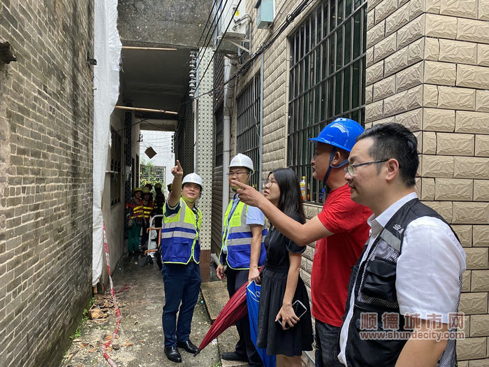 北滘镇自建房专项整治工作领导小组成员到现场查看2.jpg