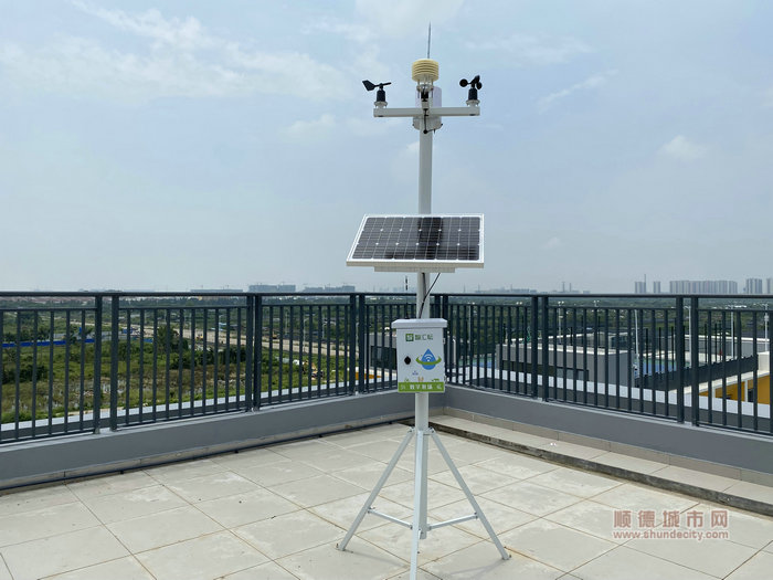 智慧农场的天气探测仪器，可实时获取气温、湿度和风向等数据_副本.jpg