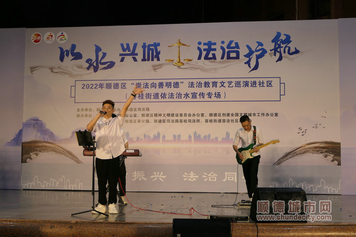 开心计划乐队献唱歌曲《孤勇者》。.jpg