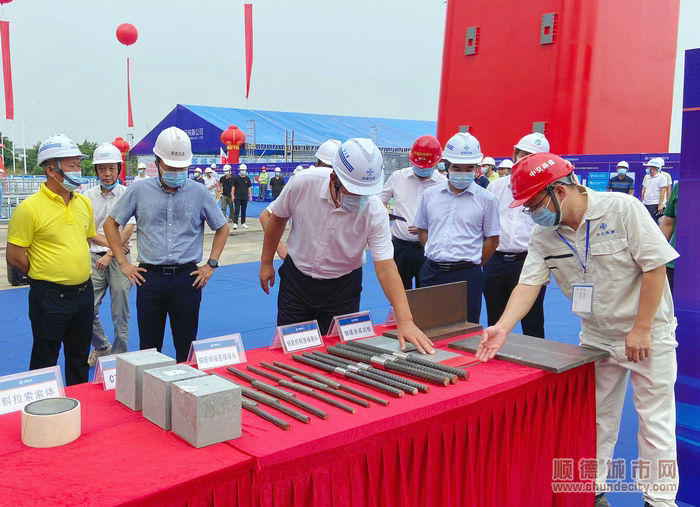 与会人员观摩顺德大桥项目质量建设情况 (2).jpg