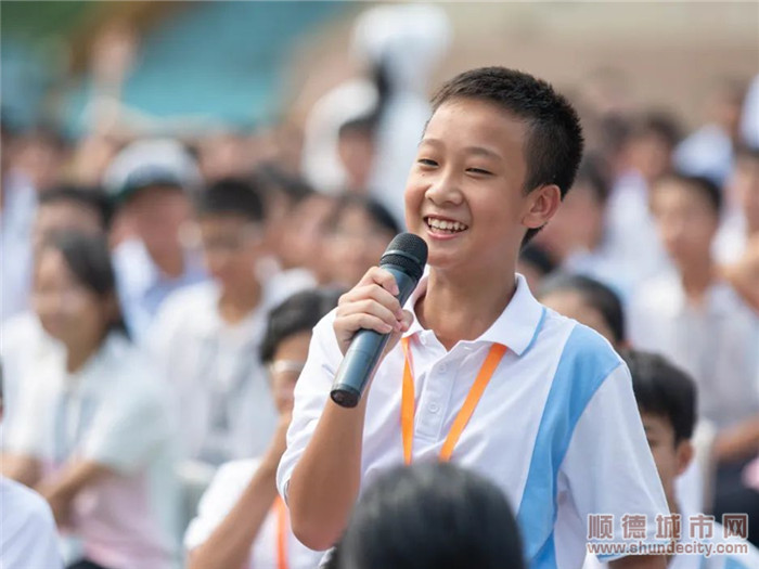 里海中学的学生积极参与现场互动。.jpg
