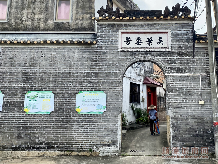 6-青砖砌成的拱门十分古朴。.png