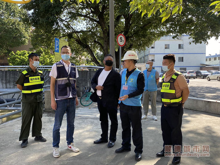 执法人员_副本.jpg