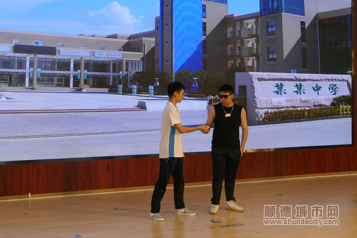 “王小明”将银行卡出借给诈骗分子。.jpg