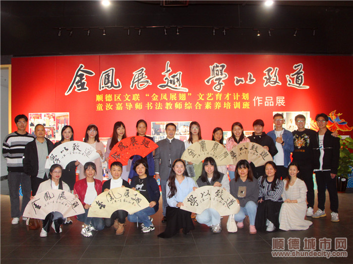 学员和导师的合照。.jpg