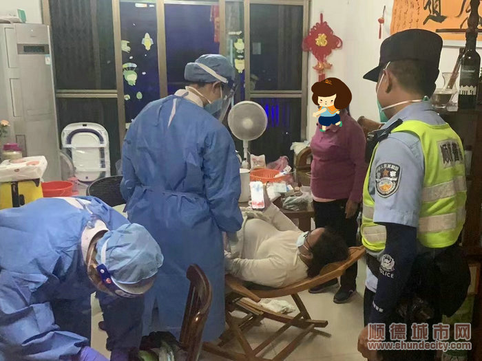 孕妇深夜羊水破裂分娩在即，民警紧急出手救援。.jpg