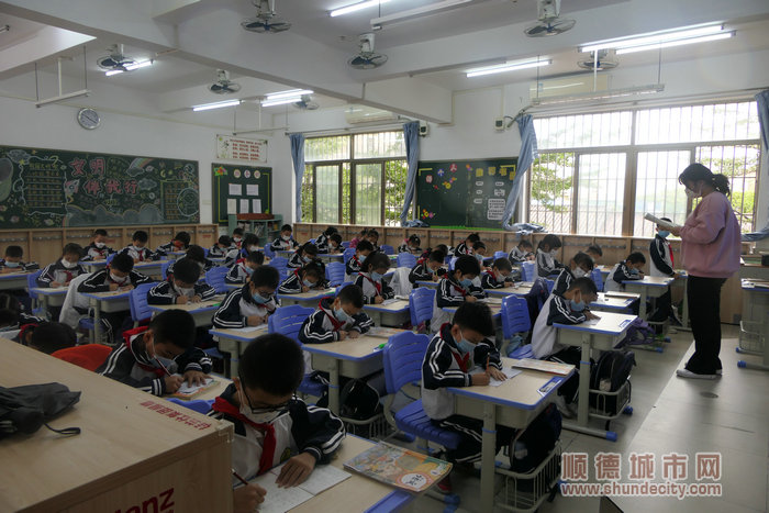 华口小学恢复教学秩序。.jpg