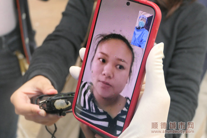 准妈妈贺琴新在临时管控区很平安。.jpg