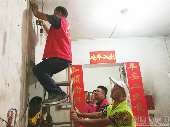修理电线.jpg
