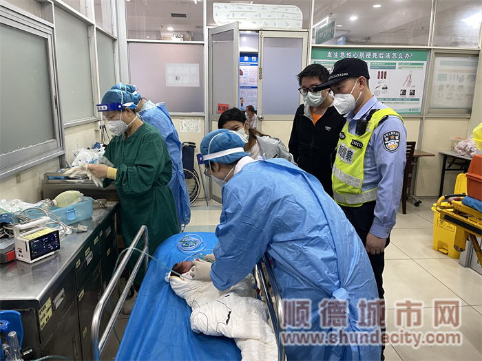 成功送往医院救治.jpg
