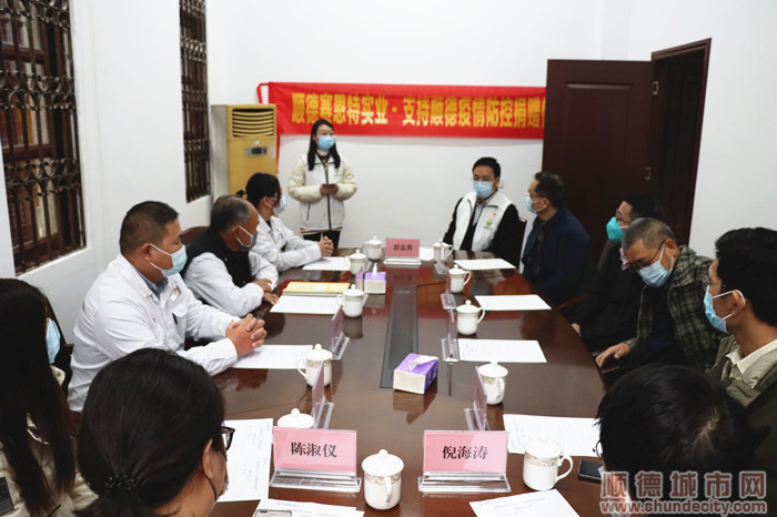 会上，各位嘉宾畅所欲言。_副本.jpg
