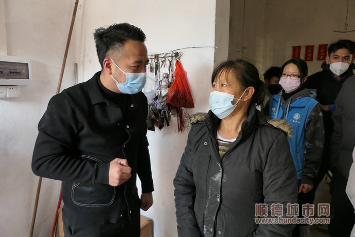 均安慈善会帮助李桂焕解决实际困难。.jpg