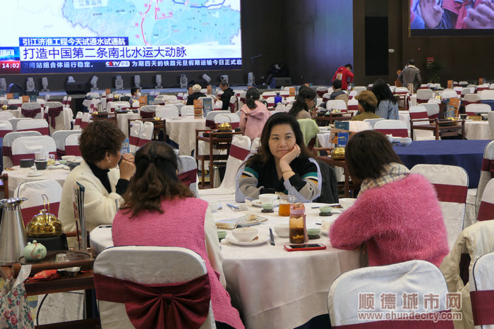 前来“寻味”的食客们。.jpg