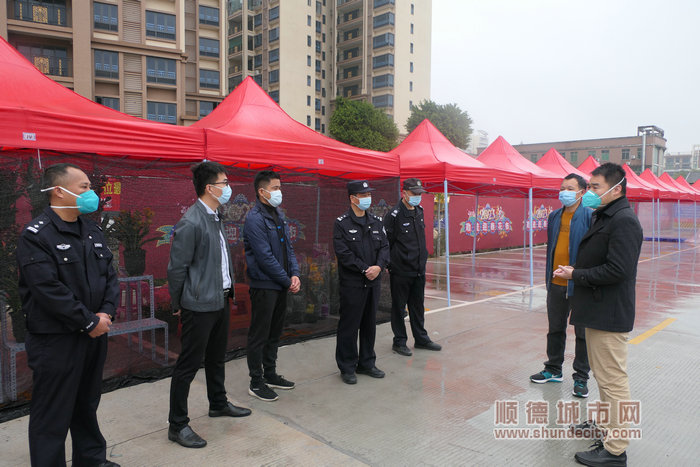 多部门联合执法，确保勒流迎春花市顺利进行。.jpg