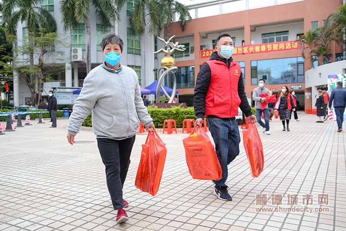 为长者股东派发新春大礼包.jpg