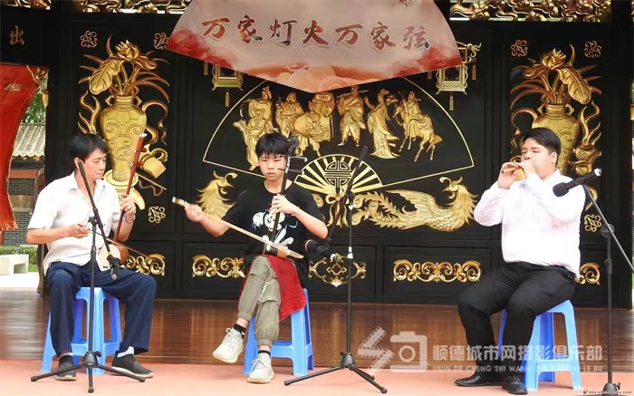 “万家灯火万家弦”。.jpg