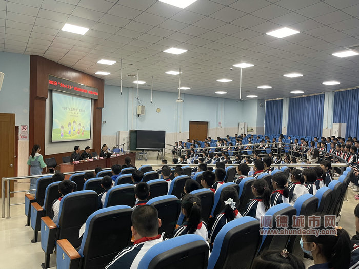 星槎小学180个学生参加“安全小卫士”知识讲座。.jpg