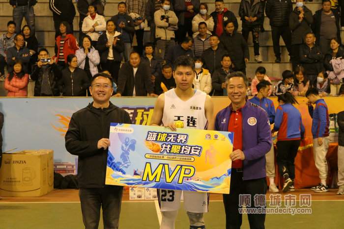 均安天连队23号球员欧阳伟康获封MVP。.jpg