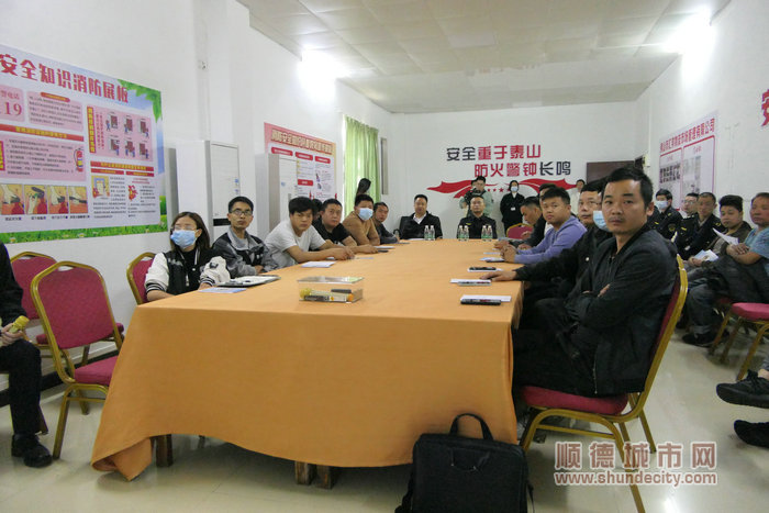勒流市监所前往汇邦物流中心开展叉车安全培训。.jpg