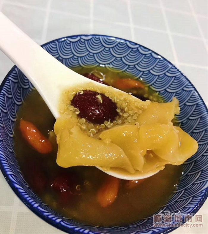 滋补养颜，试试这碗花胶炖鸡汤