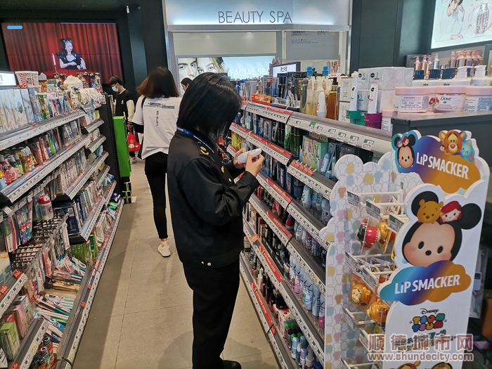 化妆品专卖店.jpg