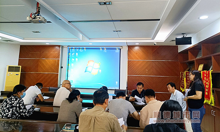 容桂生态环境所相关负责人听取企业诉求.jpg