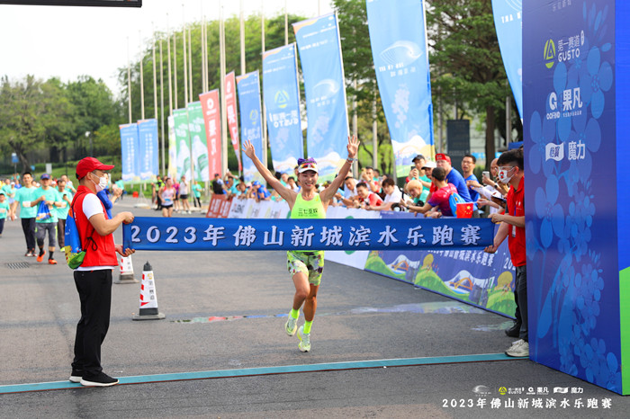 赛事设置10公里、欢乐跑两个项目，让市民群众各得其乐。.jpg
